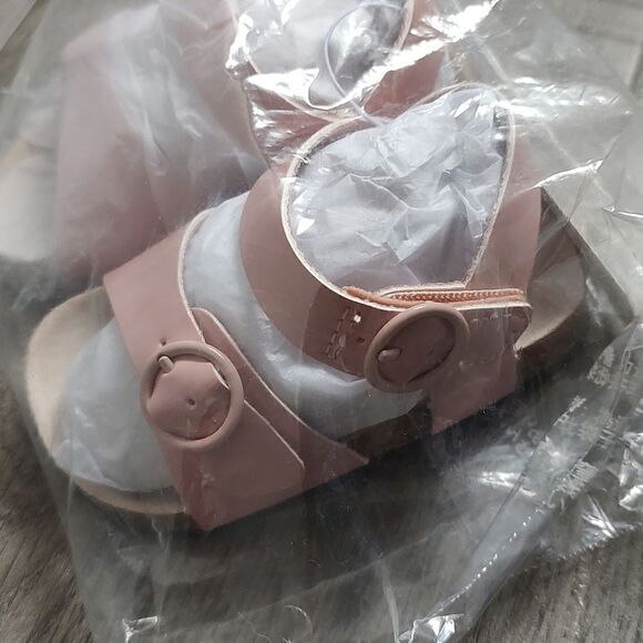 Old Navy New With Tag Size 3-6 Months Faux-Leather Double-Buckle Sandals - Picture 4 of 7